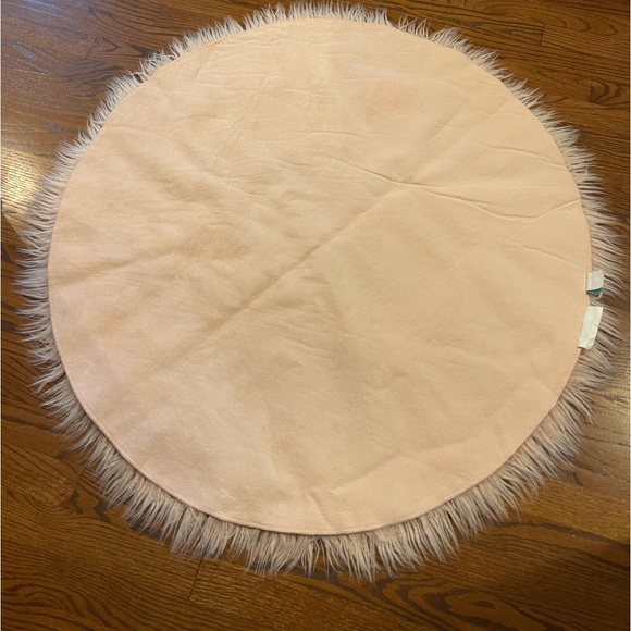 3' Faux Fur Round Kids' Rug Pink - by Pillowfort/Target New without tags - Picture 6 of 9